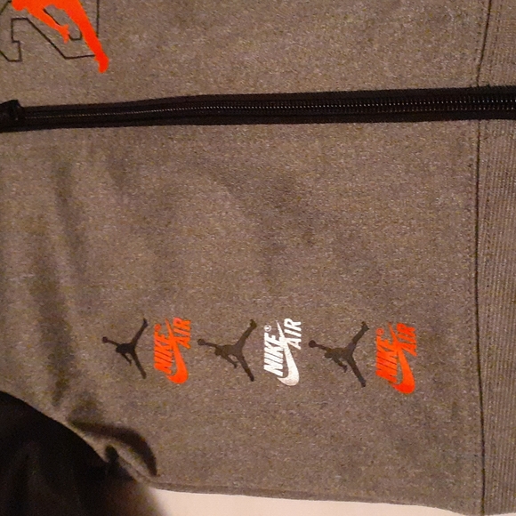 Nike Air Jordan Infant Tracksuit| 12M | Black,Grey,Red,White - Picture 4 of 10